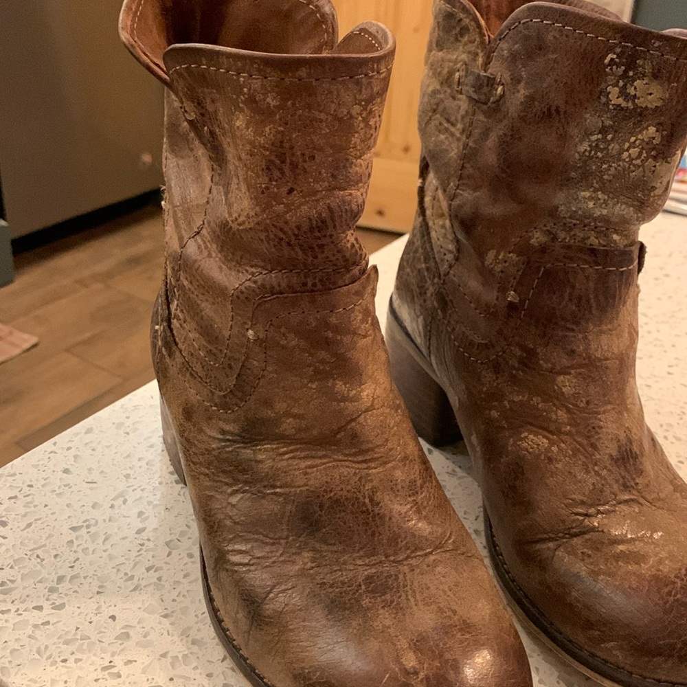 Diba True size 6.5 brown love these and bought here .
